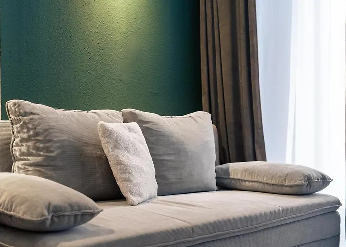 Modern Living Apartment - 3-Zimmer - Nuernberg Nord, Ruhige Seitenstrasse, Fusslaeufig Strassenbahn