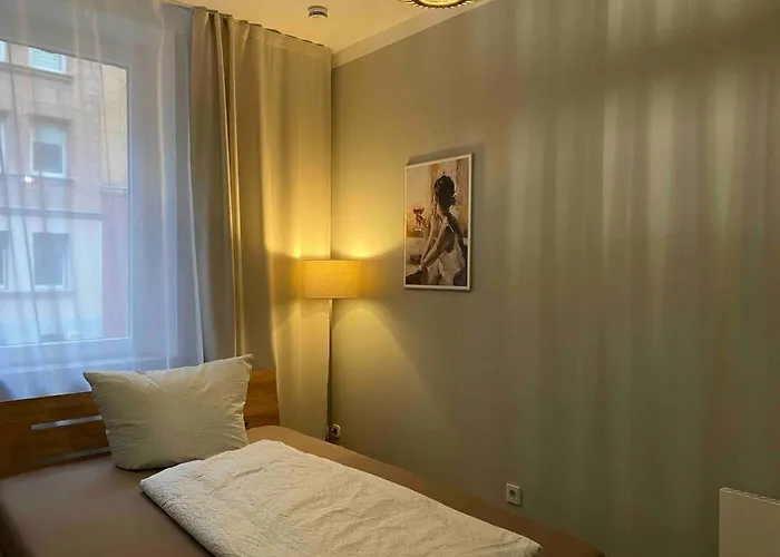 Modern Living Apartment - 3-Zimmer - Nuernberg Nord, Ruhige Seitenstrasse, Fusslaeufig Strassenbahn